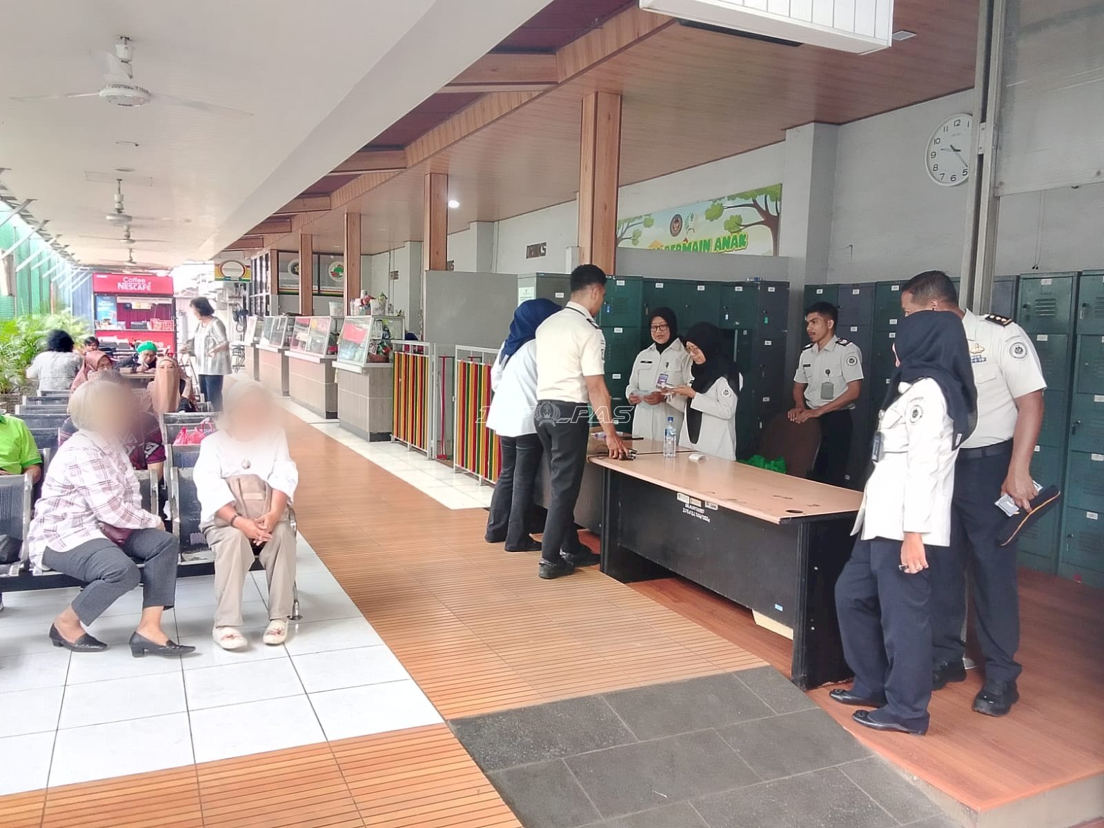 Pastikan Sarpras dan Layanan Tetap Prima, Tim ZI Lapas Cipinang Tinjau Area Kunjungan