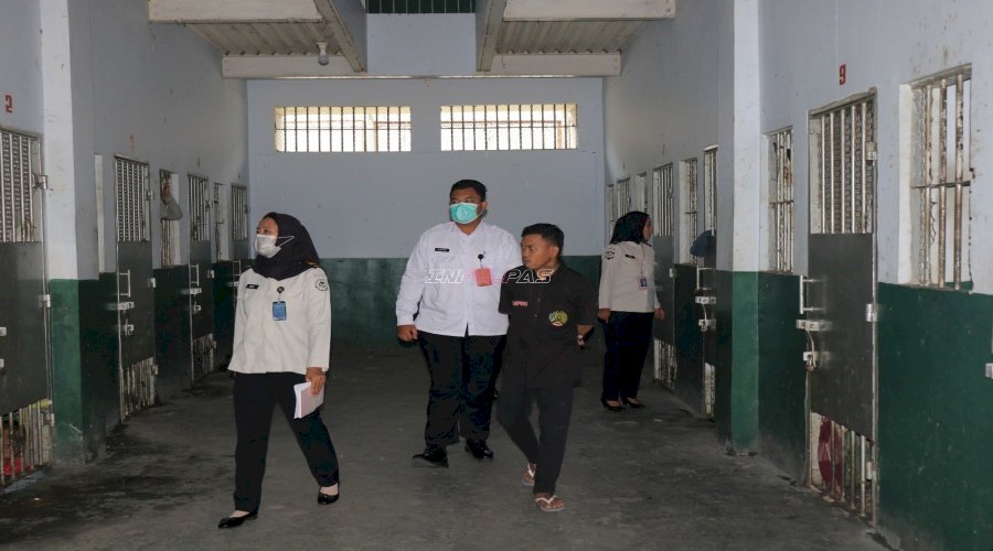 Jaga Kesehatan dan Psikologis, Petugas Lapas Pemuda Madiun Aktif Sambangi Warga Binaan