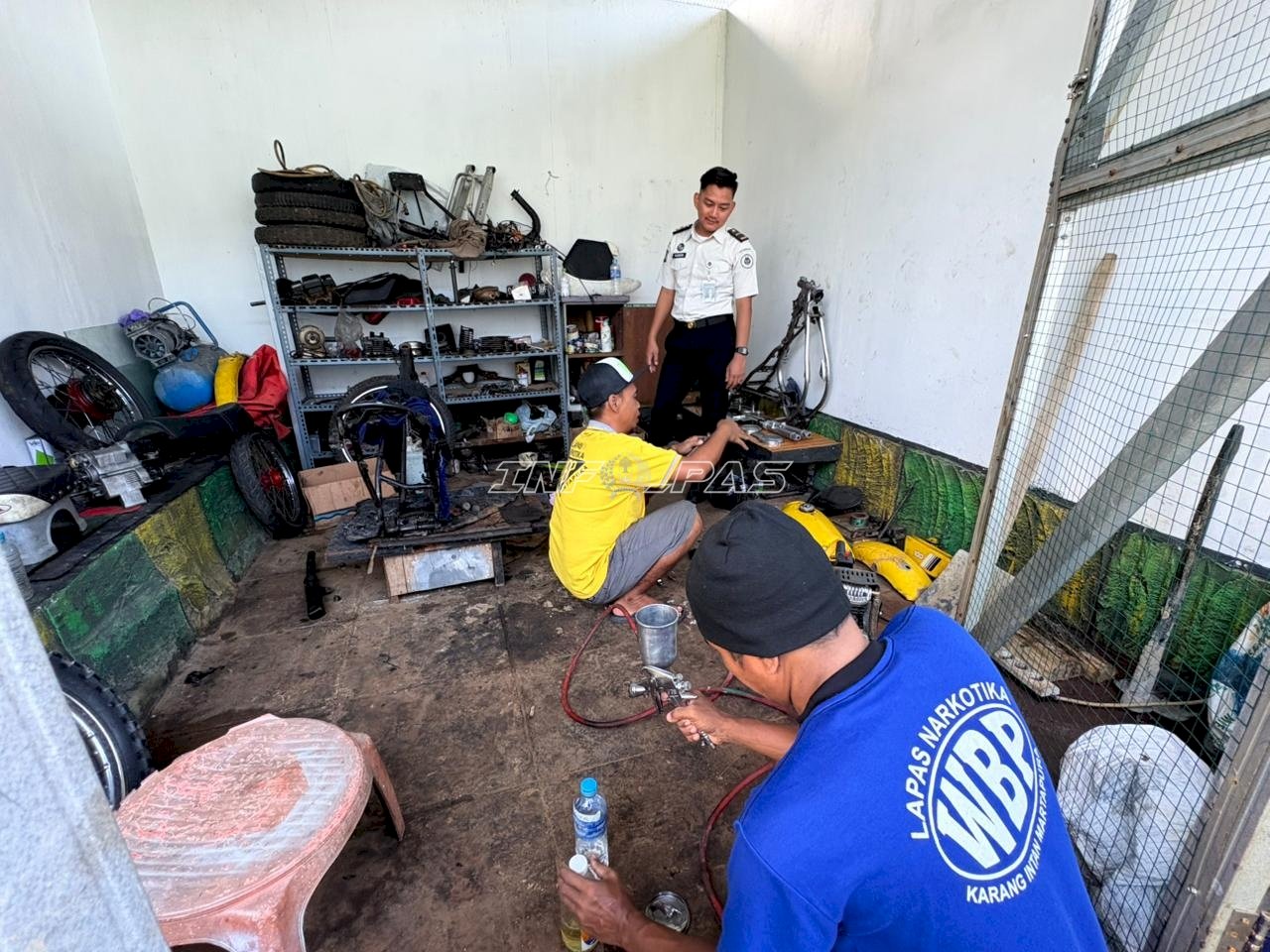 Warga Binaan Lapas Narkotika Karang Intan Asah Keterampilan lewat Restorasi Motor
