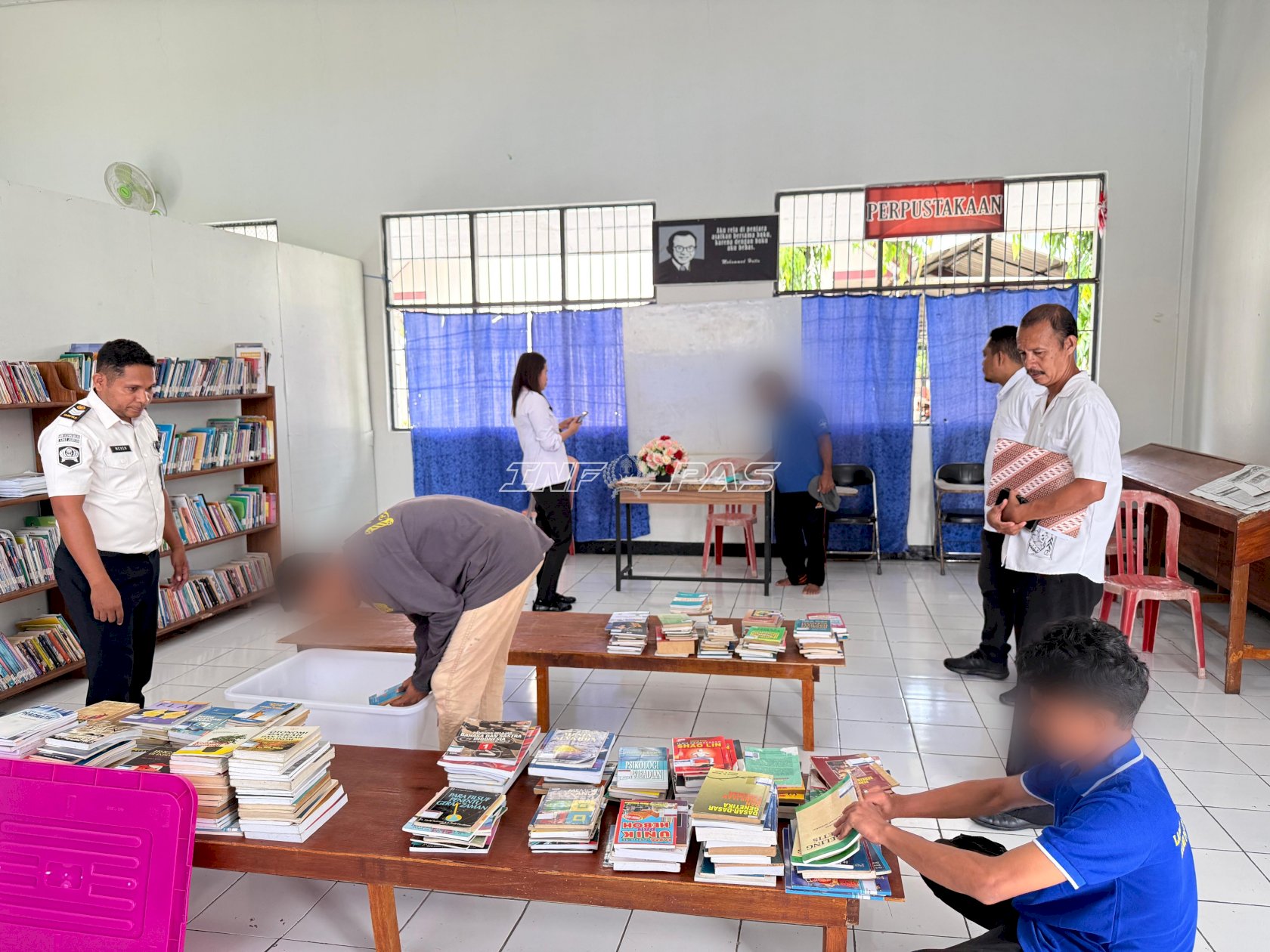 Lapas Ambon Terima 200 Buku dari Dispusip Maluku, Perkuat Literasi Warga Binaan