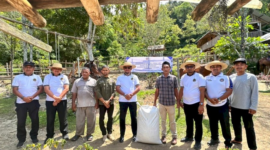 Lapas Lhoknga Serahkan Pupuk untuk Pakan Kuda, Dukung Program 1 Desa 1 UPT