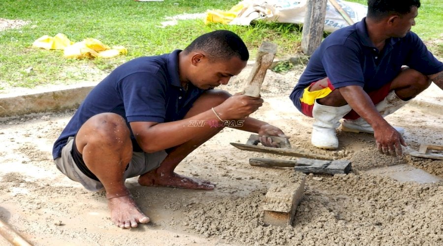 Tingkatkan PNBP, Lapas Tual Gencarkan Produksi Batako