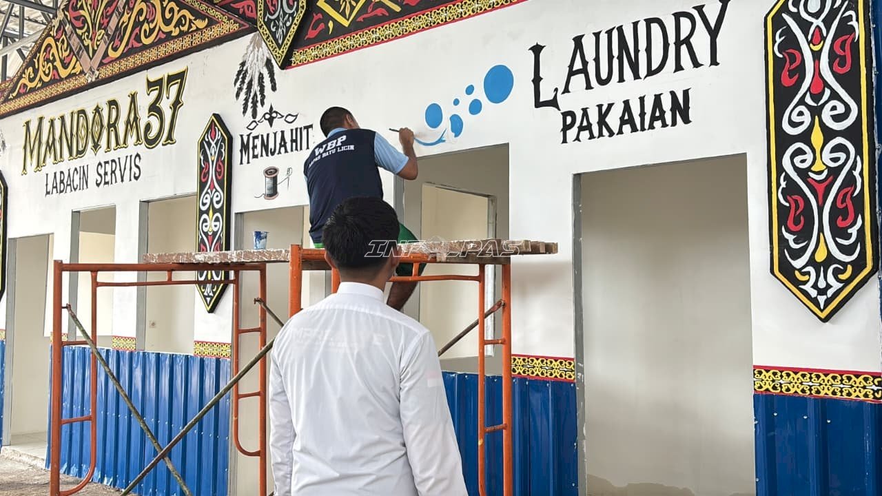 Hiasi Pujasera dengan Karya Seni, Lapas Batulicin Kembangkan Pembinaan Mural Warga Binaan