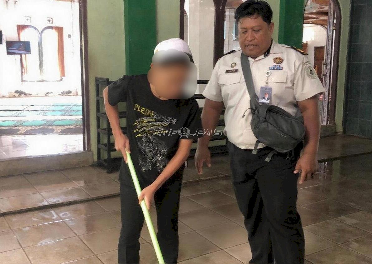 Tempa Disiplin ABH, PK Bapas Amuntai Dampingi Pelayanan Masyarakat di Masjid