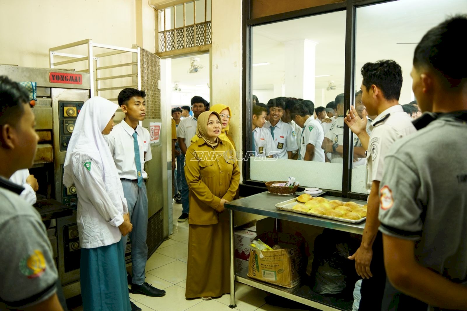 Terima Studi Lapangan SMKN 2 Pamekasan, Lapas Narkotika Pamekasan Kenalkan Program Pembinaan Unggulan