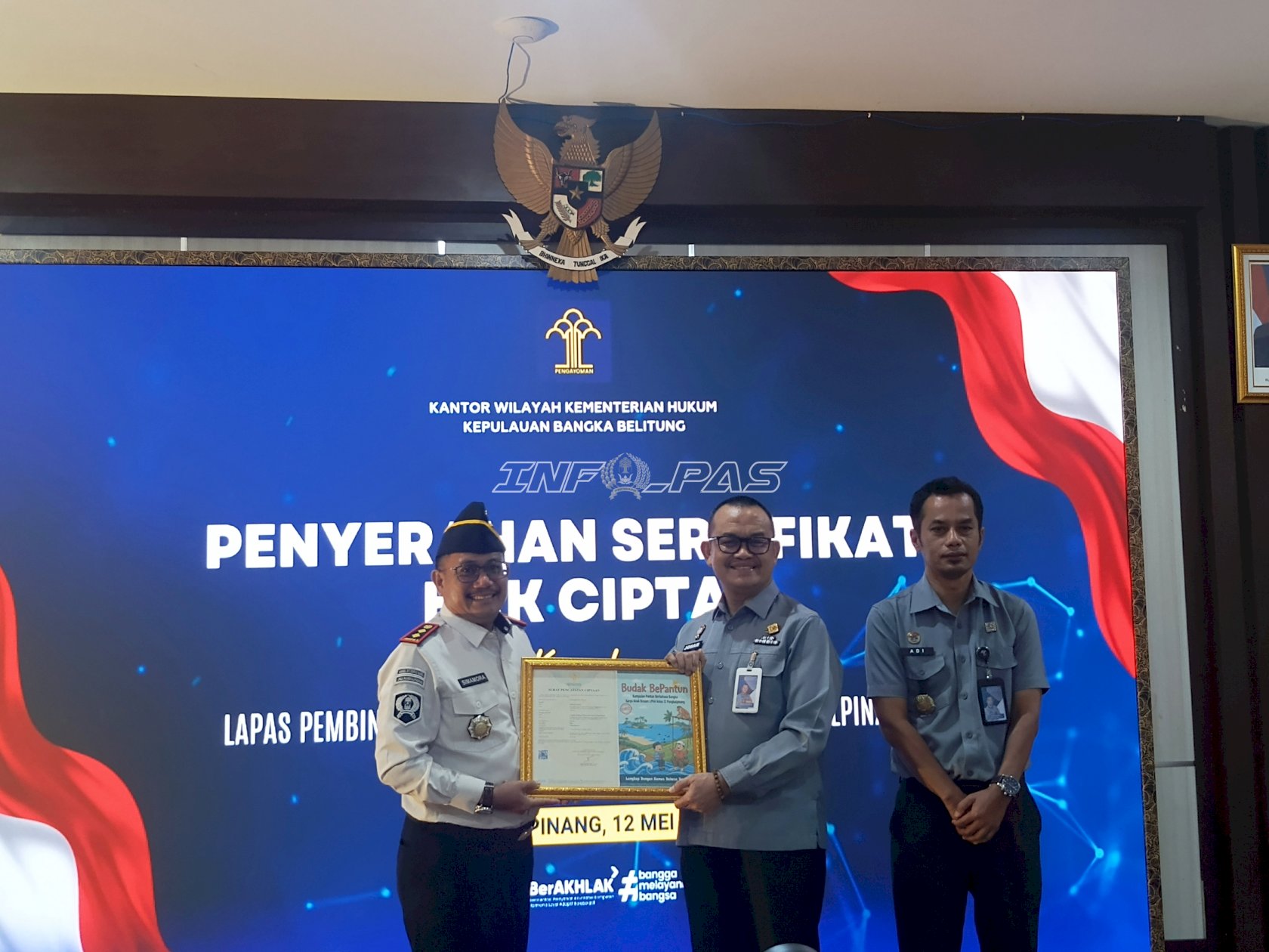 Buku Karya Anak Binaan LPKA Pangkalpinang Budak BePantun Terima Sertifikat Hak Cipta