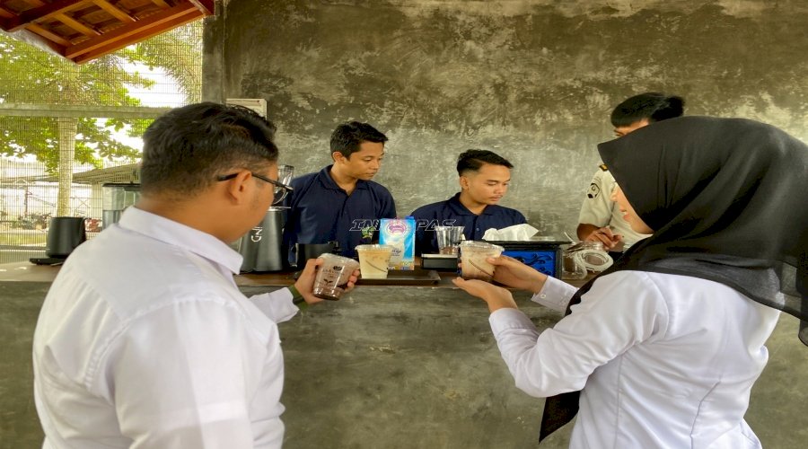 Asa Corner Lapas Banjarbaru Laris Manis, Warga Binaan Tunjukkan Hasil Pelatihan Barista