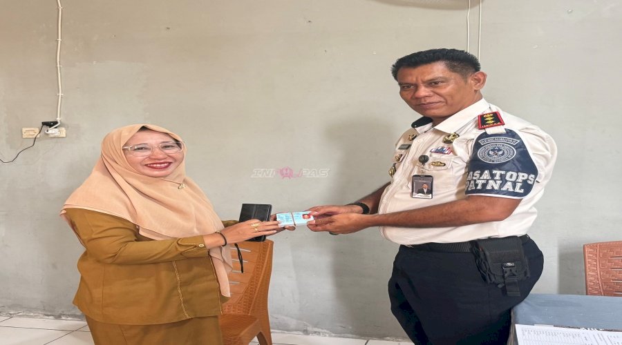 Lapas Namlea Terima 31 KTP-el Warga Binaan dari Disdukcapil Kab. Buru