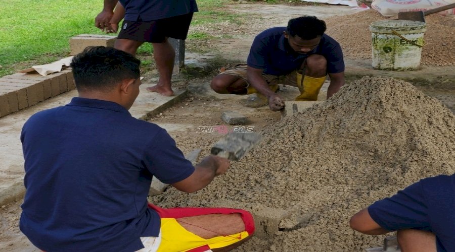 Tingkatkan PNBP, Lapas Tual Gencarkan Produksi Batako Berkualitas