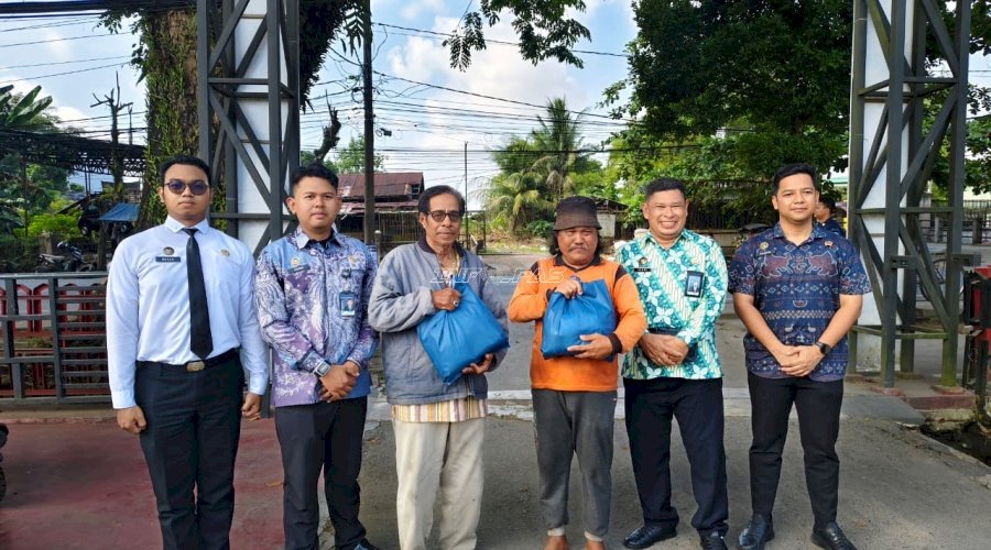 Lapas Banjarmasin Salurkan 25 Paket Bansos untuk Masyarakat, Wujud Kepedulian Sosial Pemasyarakatan