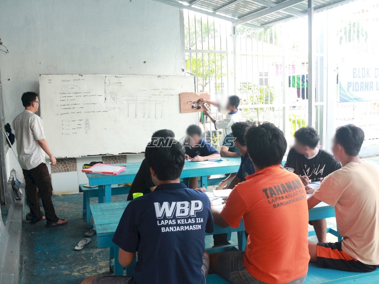 Warga Binaan Lapas Banjarmasin Pelajari Dasar Kelistrikan dalam Program Paket C