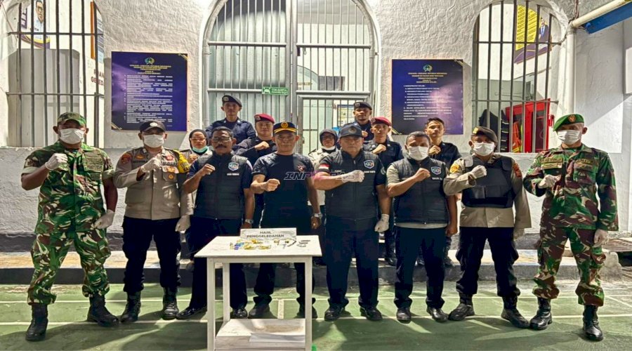 Jelang Iduladha, Lapas Bandanaira Gelar Razia dan Tes Urine bersama APH