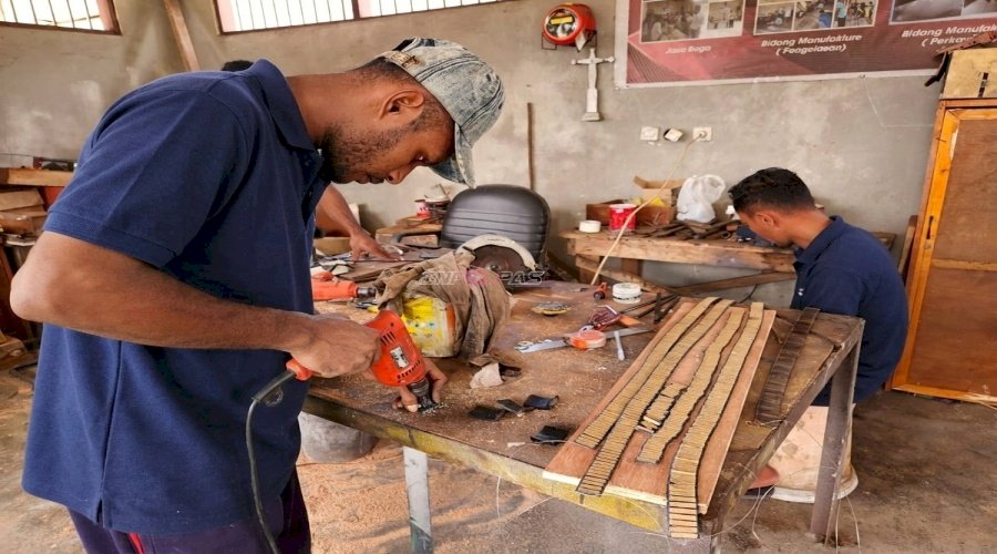 Kreativitas di Balik Jeruji, Warga Binaan Lapas Tual Buat Ikat Pinggang dari Akrilik dan Eboni