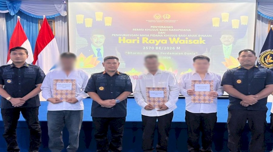 Tiga Warga Binaan Lapas Banjarmasin Terima RK Waisak 2570 BE
