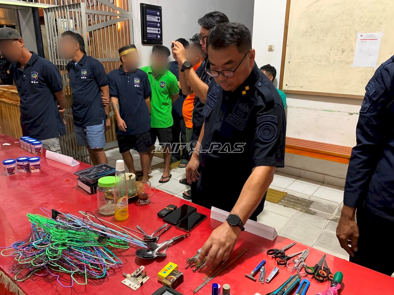 Berantas Halinar, Satopspatnal Kanwil Ditjenpas Sulteng Gelar Penggeledahan dan Tes Urine di Rutan Poso