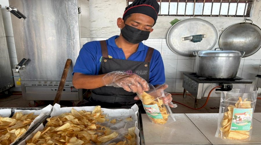 Kreativitas Warga Binaan Rutan Rantau, Buat Keripik Singkong RuRa hingga Barber Shop Mini