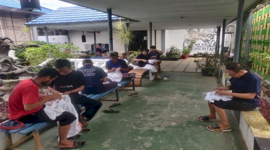 Lapas Narkotika Karang Intan Perkuat Pembinaan Kemandirian melalui Kerajinan Sasirangan