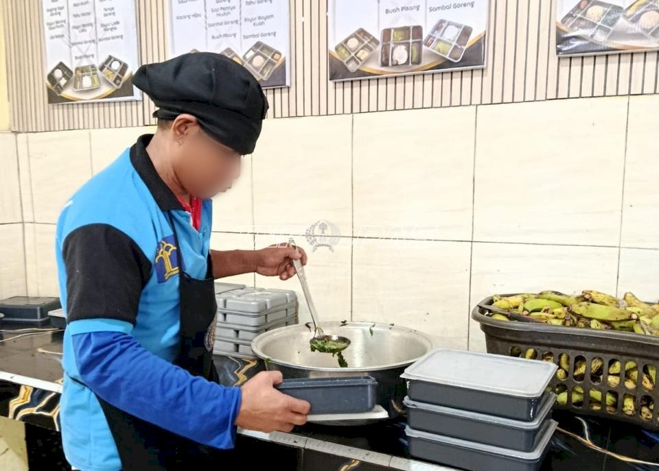 Pastikan Kualitas Makanan Warga Binaan, Kalapas Atambua Tinjau Dapur Lapas