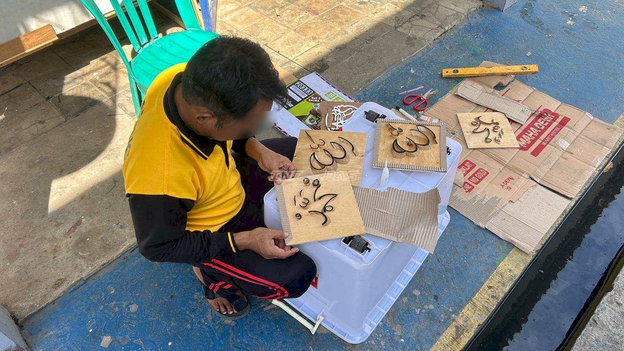 Kreasikan Bambu dan Triplek Jadi Kaligrafi, Warga Binaan Rutan Marabahan Asah Keterampilan