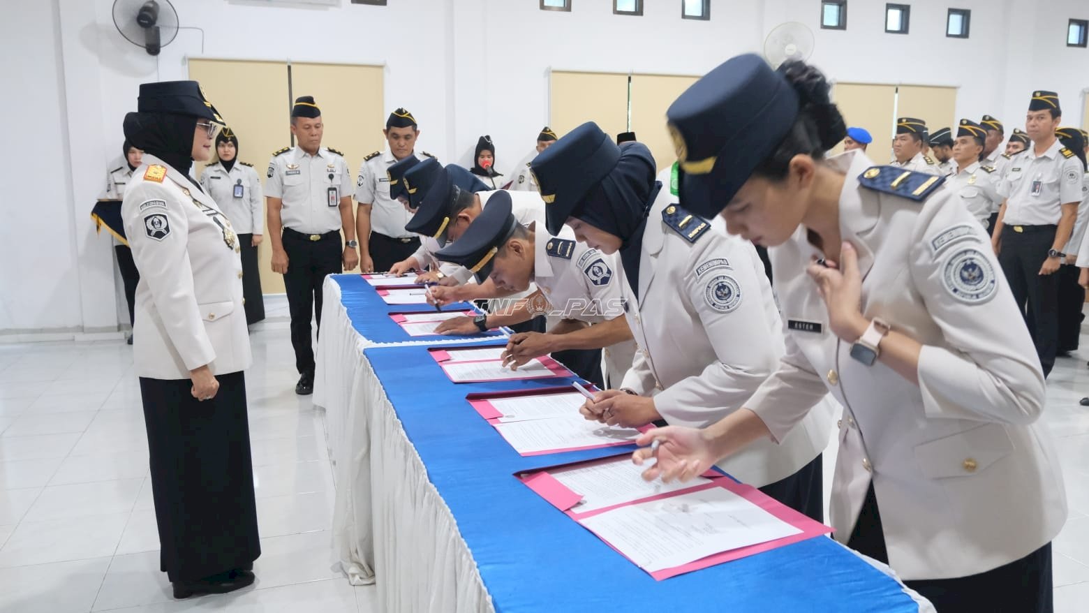 Kakanwil Ditjenpas Babel Lantik 6 PNS, Tekankan Integritas dan Etika
