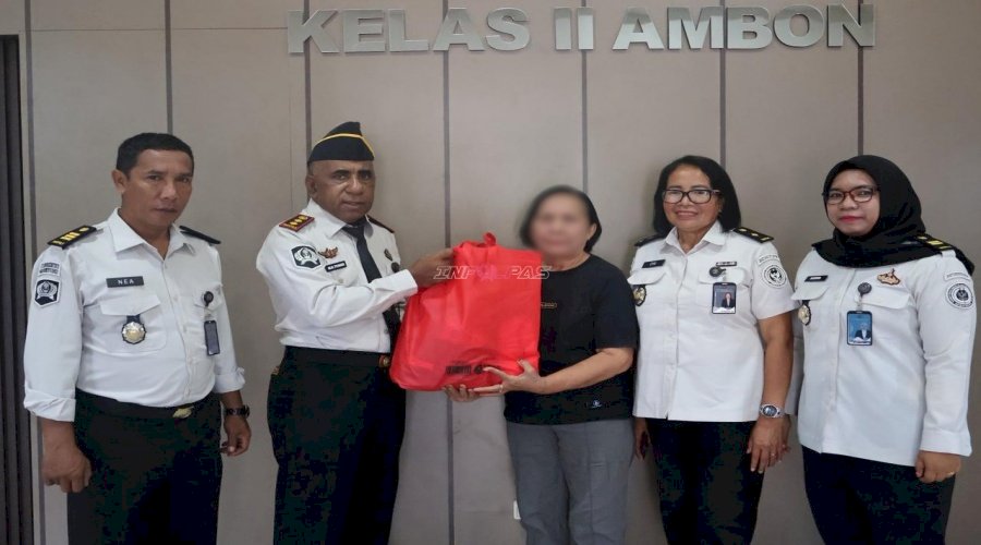 LPKA Ambon Salurkan Bansos kepada Masyarakat Sekitar