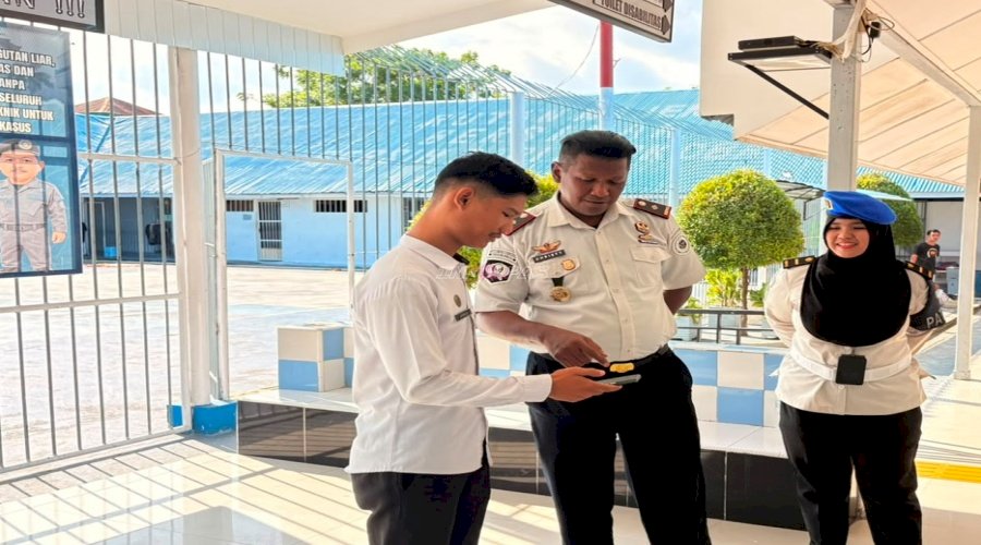 Satops Patnal Rutan Majene Periksa Handphone Petugas, Perkuat Integritas dan Deteksi Dini Pelanggaran