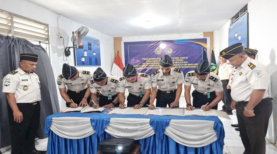 Ambil Sumpah dan Janji Lima ASN Baru, Kalapas Bandanaira Tekankan Integritas dan Semangat Melayani