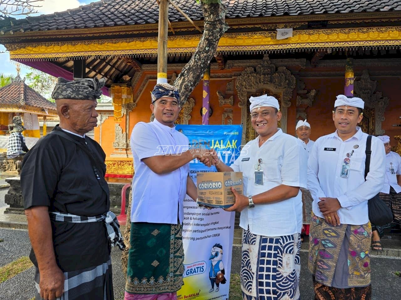 Bapas Denpasar Serahkan Bantuan Sosial untuk Desa Adat Sibanggede