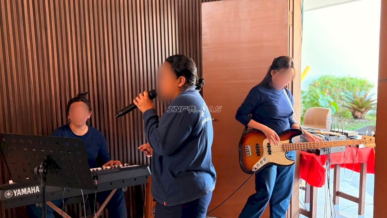 Latihan Band, Warga Binaan Lapas Perempuan Malang Kembangkan Bakat dan Kepercayaan Diri