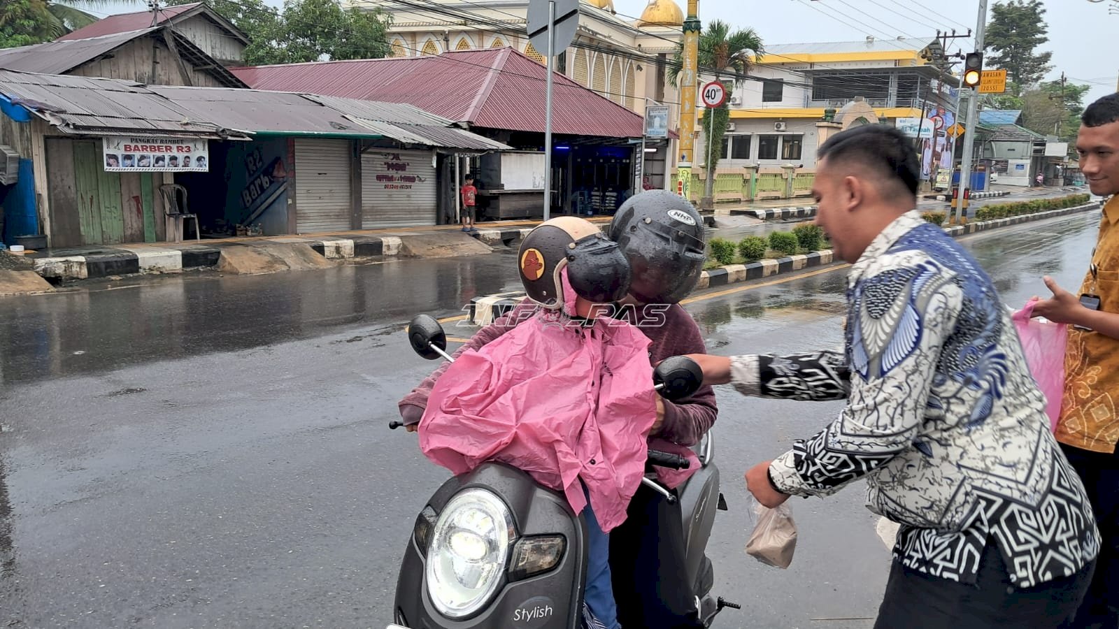 Jumat Berkah, Lapas Kotabaru Tebar Kepedulian untuk Masyarakat Sekitar