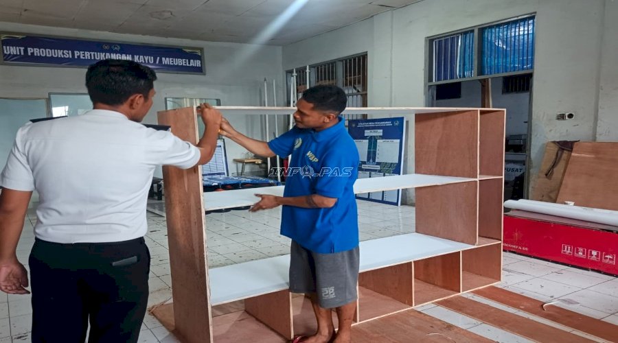 Warga Binaan Lapas Ambon Produksi Lemari Kayu Berkualitas dan Bernilai Jual