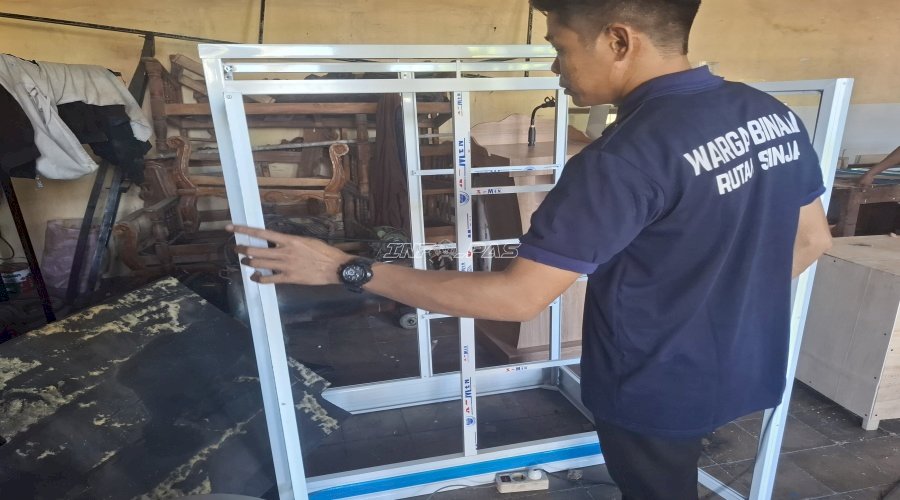 Lemari Aluminium Produksi Warga Binaan Rutan Sinjai Laku Dipesan Masyarakat