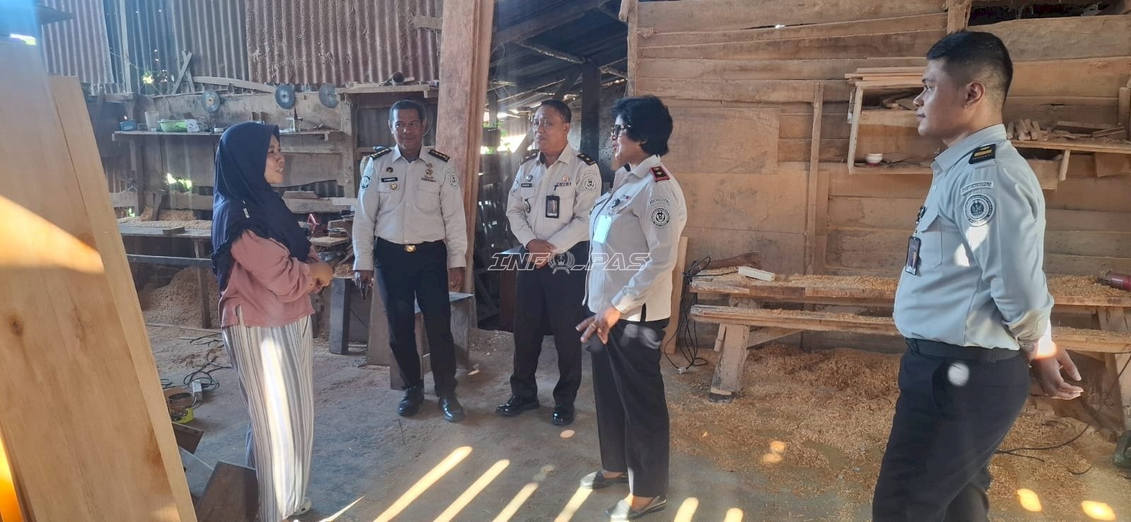 Dukung Kemandirian Klien Pemasyarakatan, Bapas Ambon Perpanjang Kerja Sama dengan Meubel RR