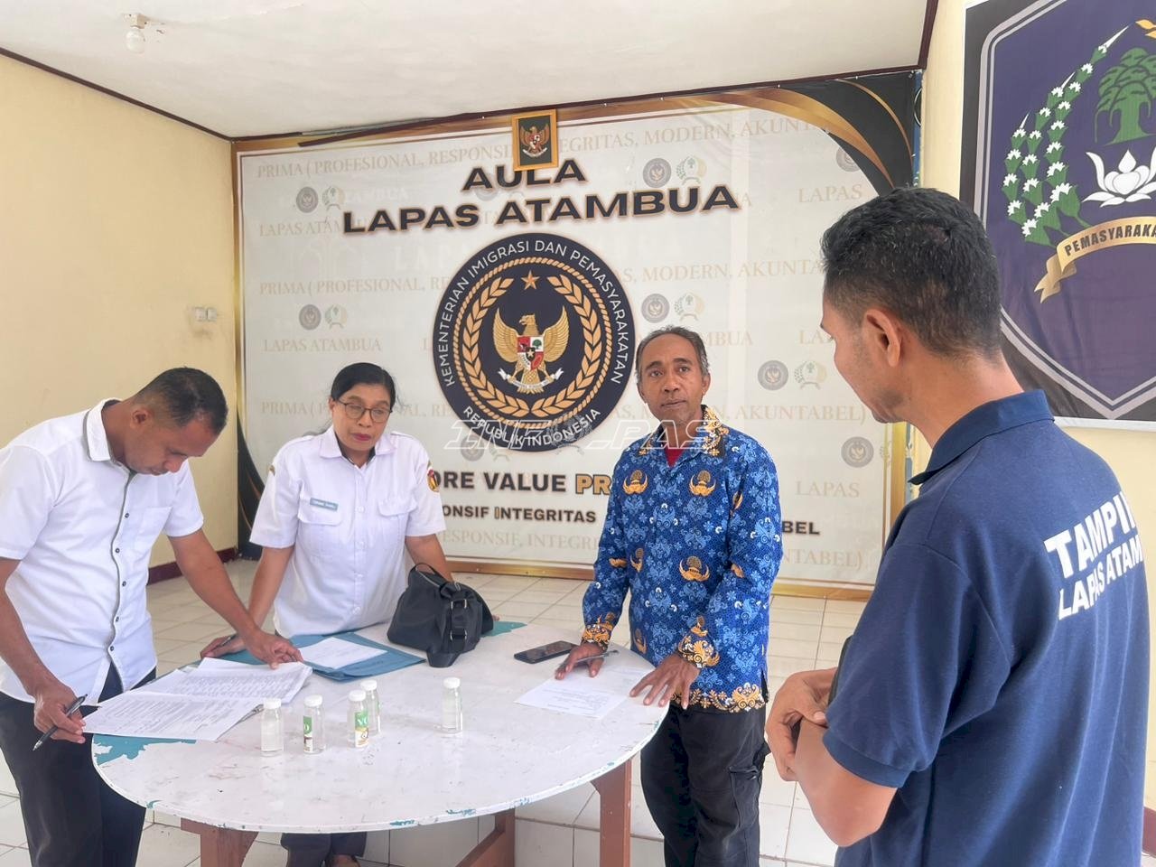 Tingkatkan Mutu Produk Warga Binaan, Lapas Atambua Fasilitasi Pengawasan IRTP Minyak VCO