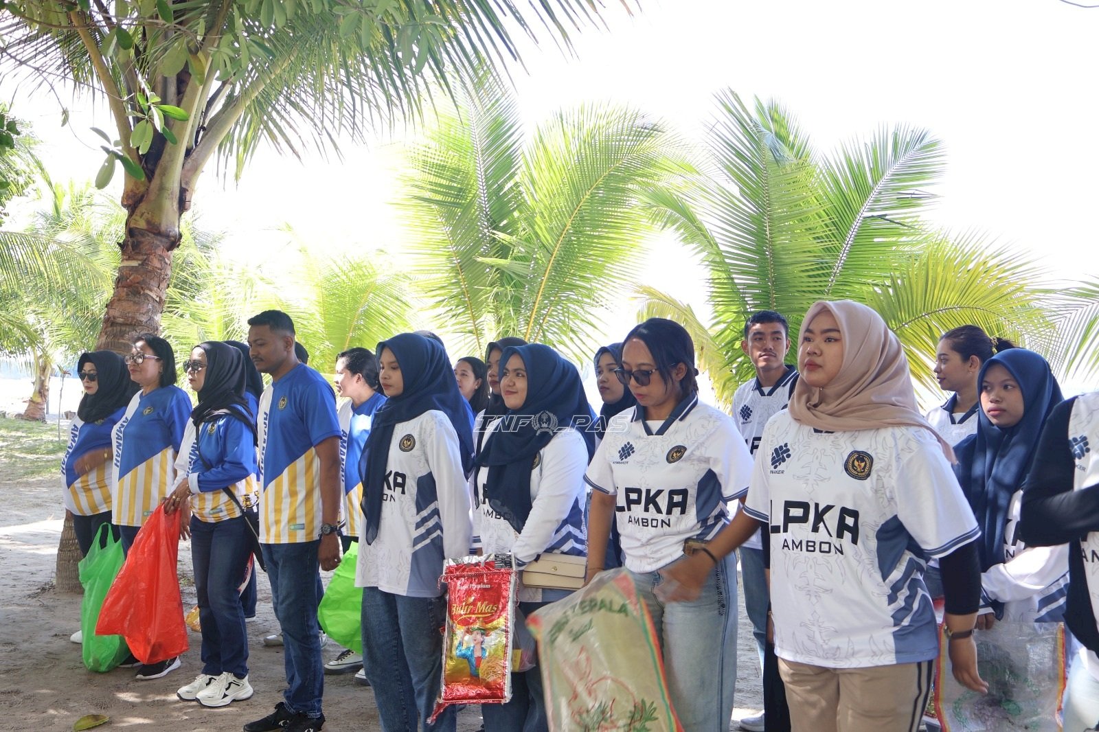 Bakti Sosial di Pantai Tial Warnai Pelepasan Peserta Magang Kemnaker di LPKA Ambon