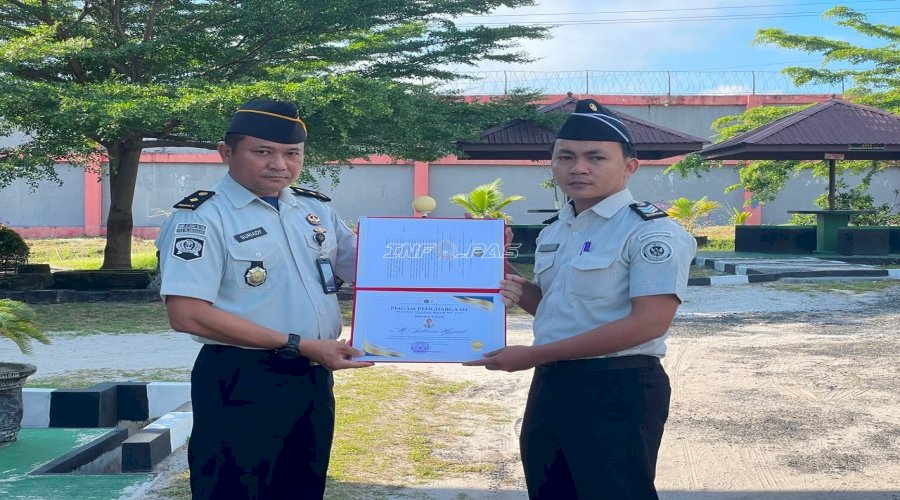 Apresiasi Dedikasi dan Kinerja, LPKA Palangka Raya Berikan Penghargaan bagi Petugas Teladan