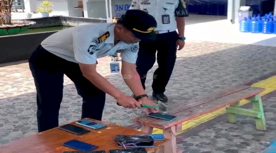 Sikat Habis Barang Terlarang, Lapas Luwuk Musnahkan Hasil Sitaan Razia Blok Hunian
