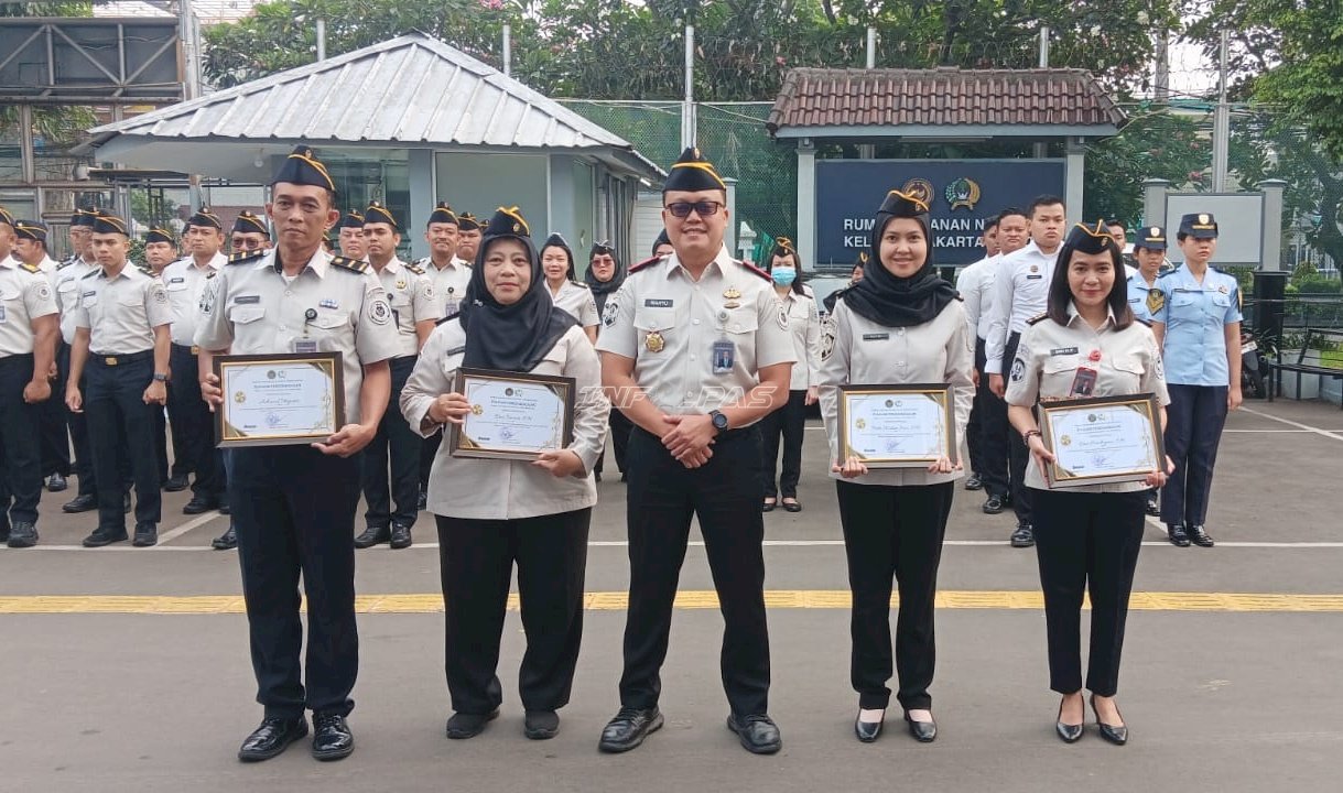 Gagalkan Dua Kali Penyelundupan Narkoba, Empat Pegawai Rutan Jakarta Pusat Terima Penghargaan