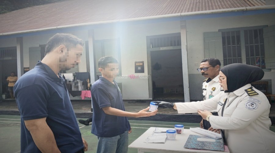 Tes Urine Petugas dan Warga Binaan, Lapas Bandanaira Tegaskan Komitmen Zero Narkoba