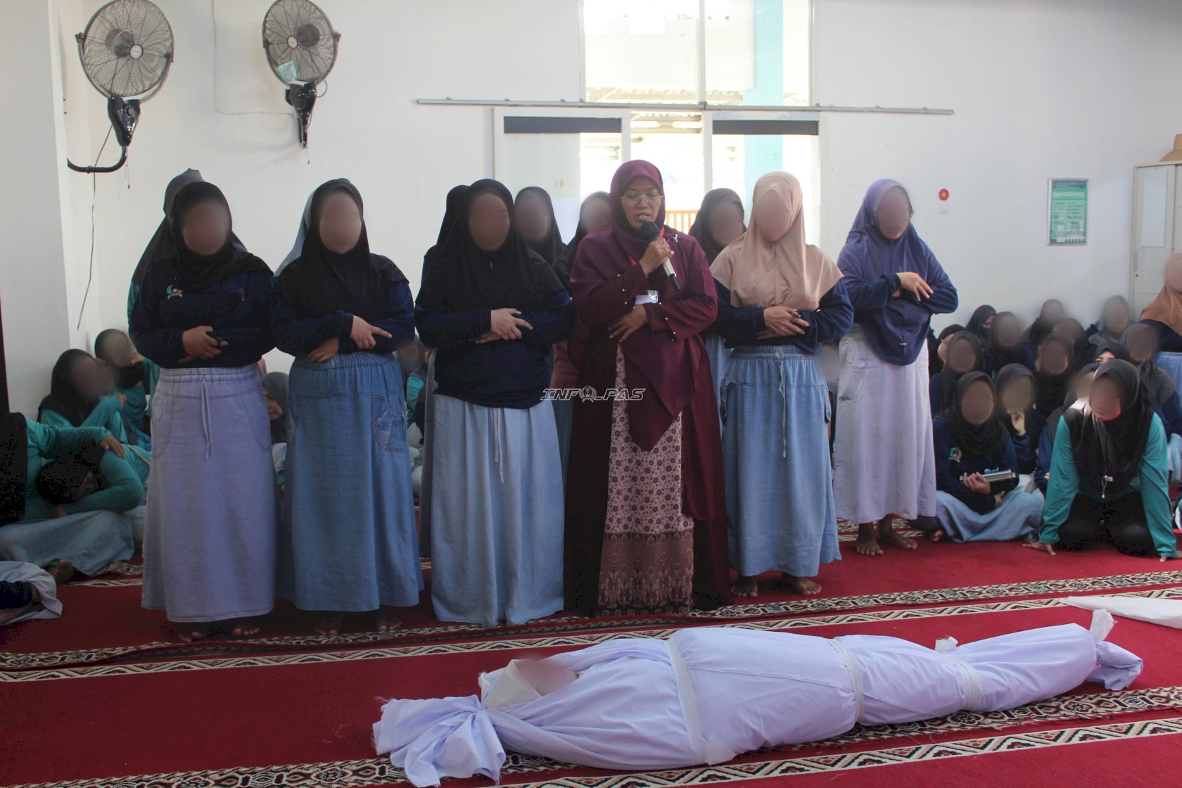 Pengajian di Rutan Perempuan Surabaya Jadi Momen Refleksi, Warga Binaan Praktik Pemulasaran Jenazah