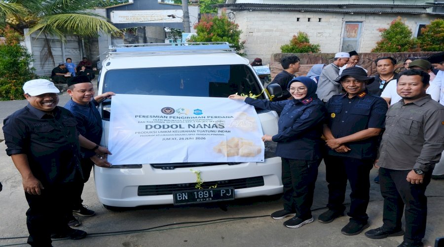 Kakanwil Ditjenpas Kep. Babel Apresiasi Pengiriman Perdana Produk Dodol Nanas dan Serahkan Bantuan Rumah Layak Huni