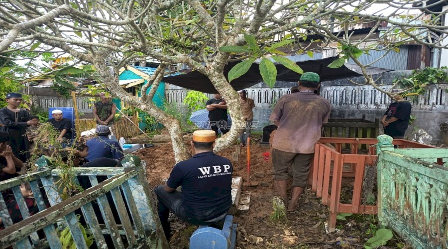 Lapas Kotabaru Fasilitasi Izin Luar Biasa, Warga Binaan Antarkan Ibu Kandung ke Peristirahatan Terakhir