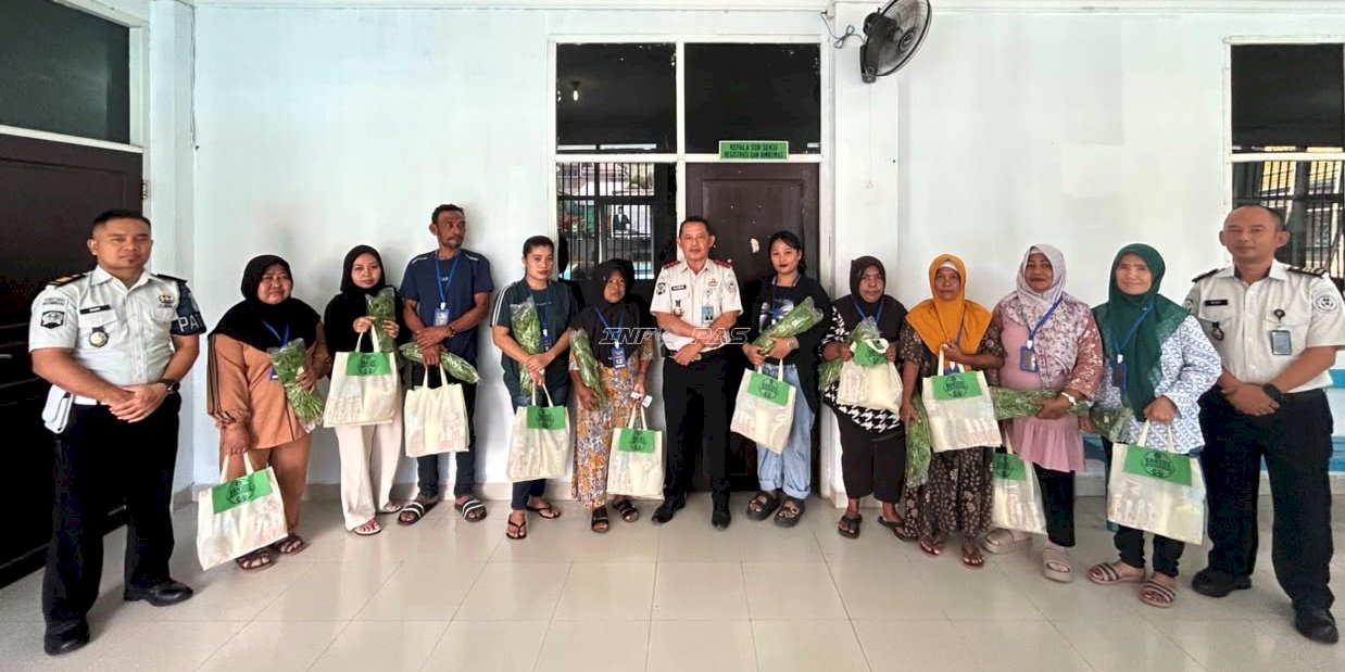 Lapas Luwuk Salurkan Sembako dan Sayur Organik Hasil Panen Warga Binaan