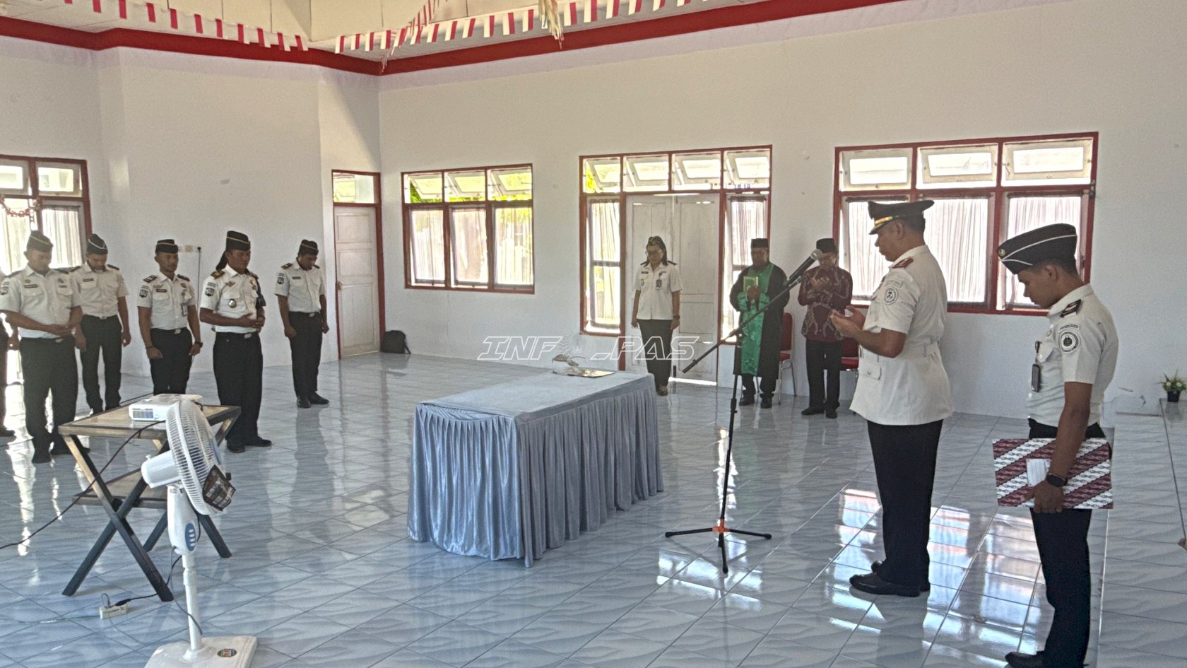 Perkuat Organisasi, Kalapas Namlea Lantik Dua Pejabat Eselon V