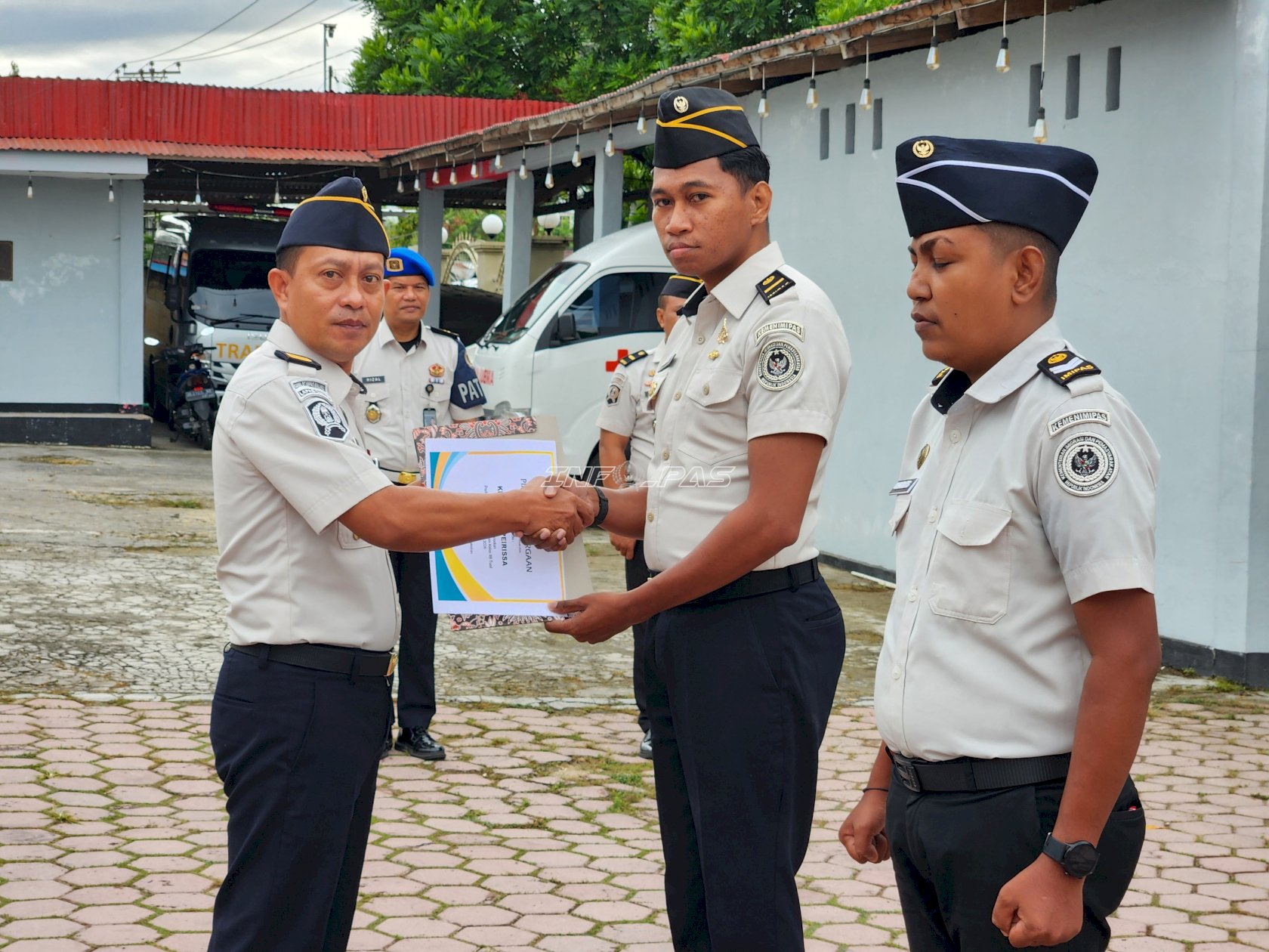 Apresiasi Kinerja, Lapas Tual Beri Penghargaan Dua Pegawai Teladan