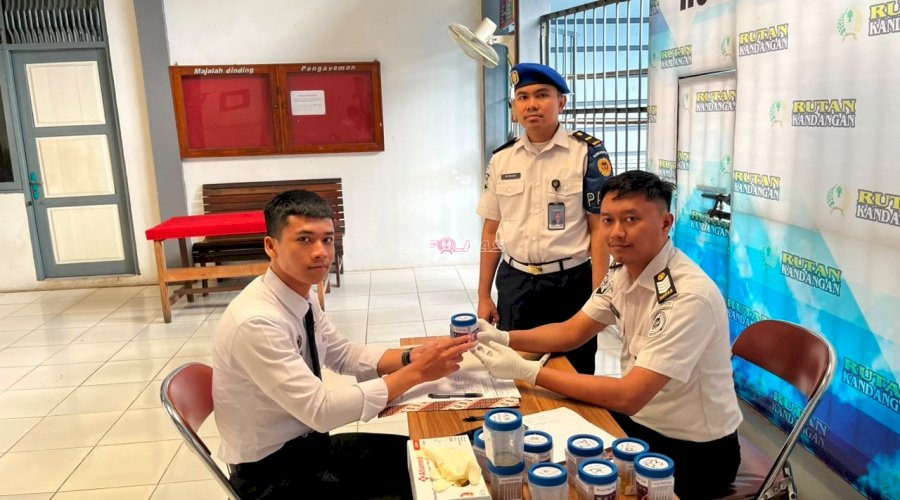 Tegaskan Zero Narkoba, Rutan Kandangan Lakukan Tes Urine Insidentil bagi Petugas dan Warga Binaan