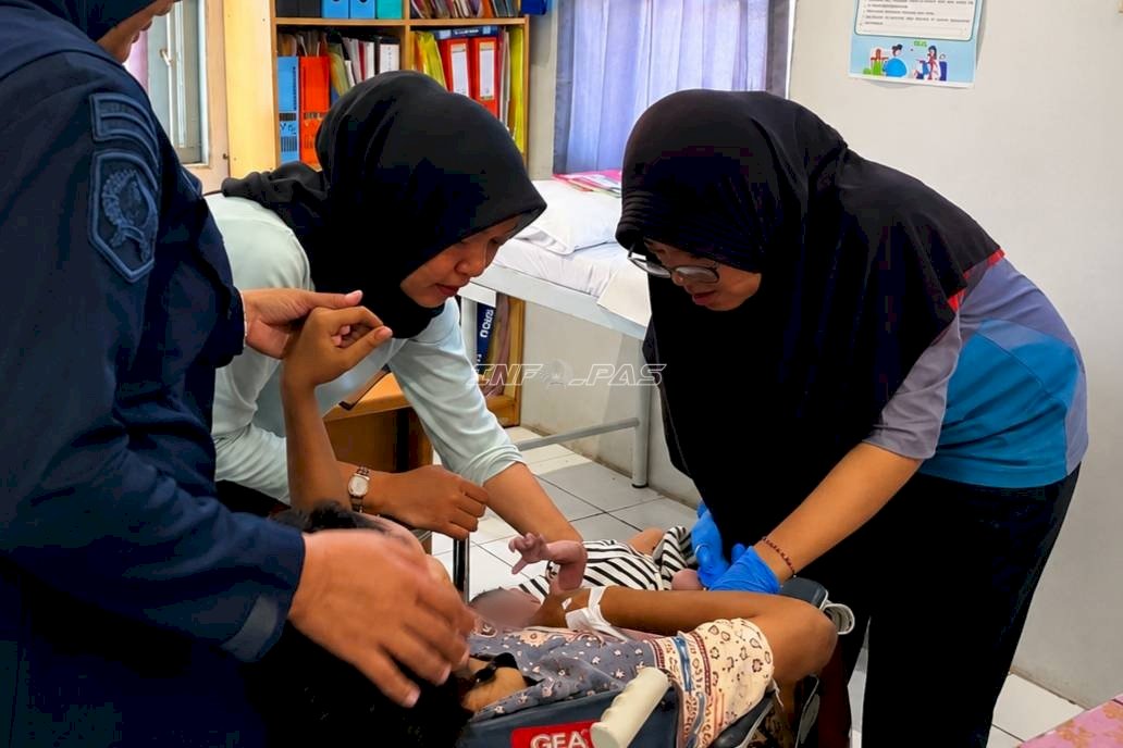 Kesigapan Petugas Rutan Perempuan Surabaya Selamatkan Ibu dan Bayi yang Lahir Prematur