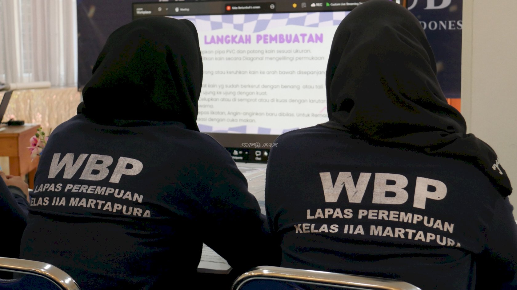 Lapas Perempuan Martapura Gelar Pelatihan Pembuatan Kain Jumputan dengan Teknik Shibori Arashi dan Folding