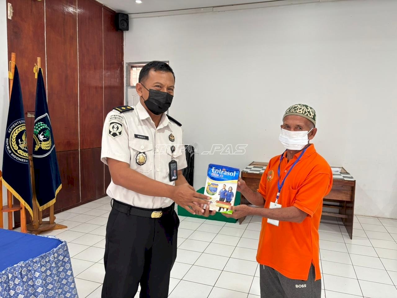 Rutan Rantau Bagikan Susu Dukung Kesehatan Warga Binaan dan Tahanan