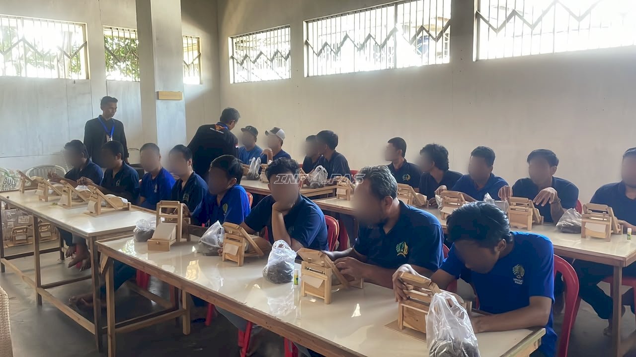 Lapas Semarang Gandeng PT Kesongo Jaya Nusantara Latih Warga Binaan Linting Rokok